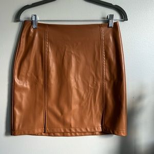NWT Mangopop faux leather skirt size M